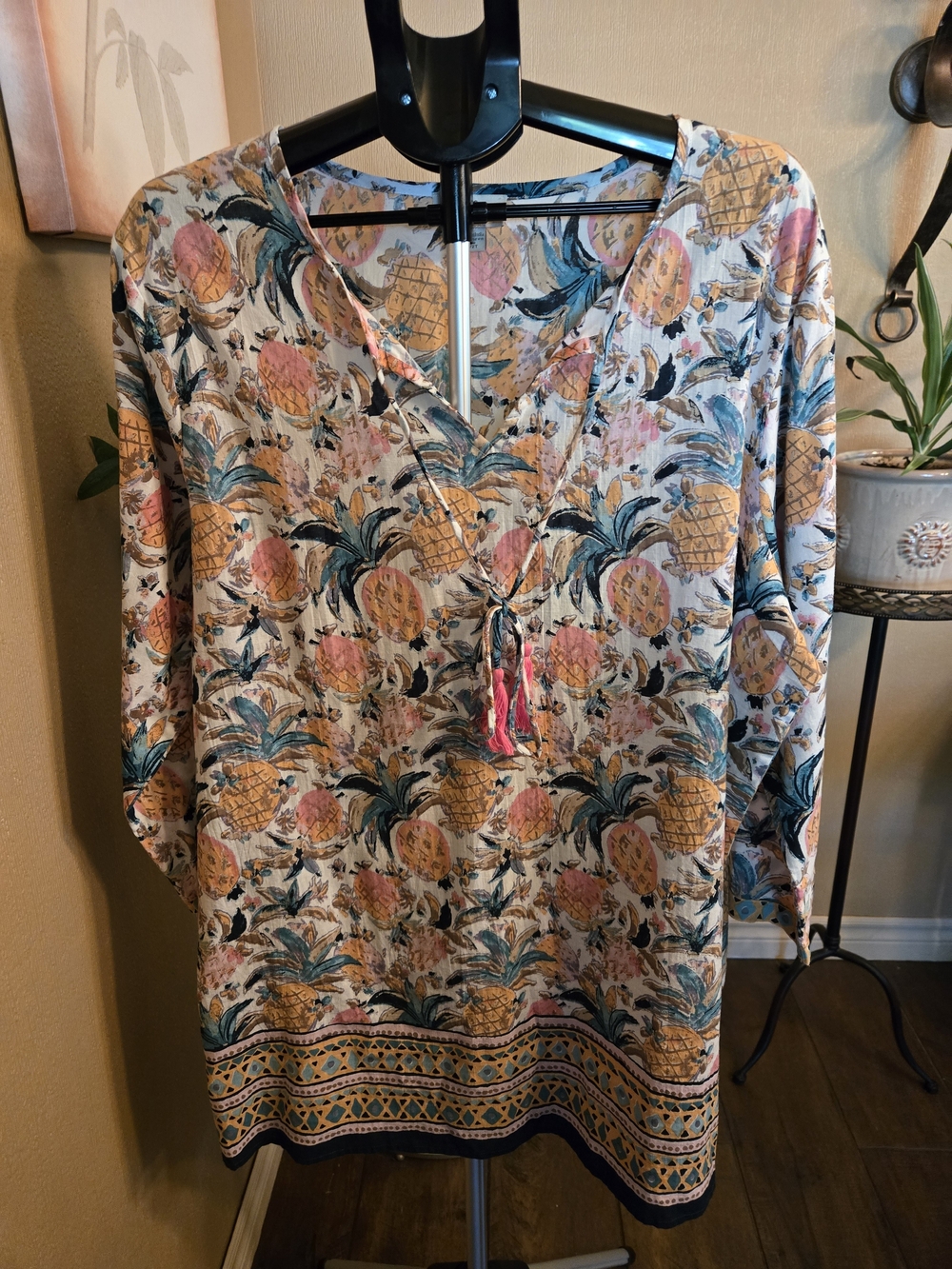 Charlie Paige Women's Pineapple Print V-Neck Tunic Top /Coverup